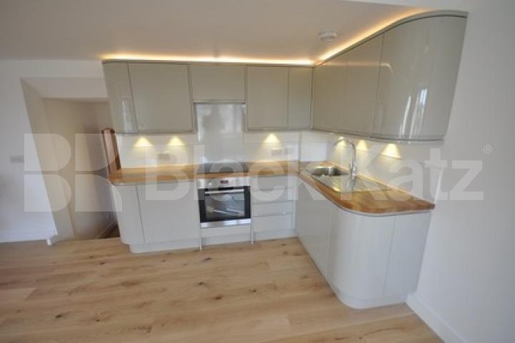 			LET, 2 Bedroom, 1 bath, 1 reception Flat			 Sutton Court Road, Chiswick